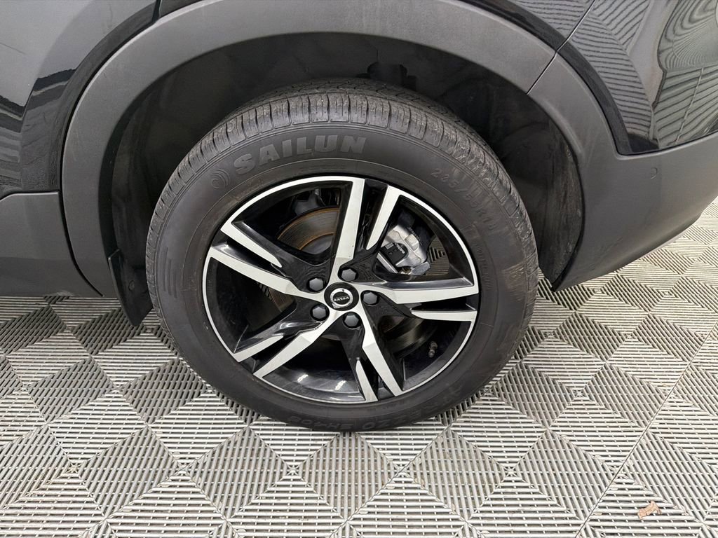 Used 2023 Volvo XC40 B5 Plus image 21