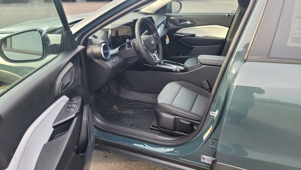 New 2026 Chevrolet Trax LT w/ Driver Confidence Package image 18