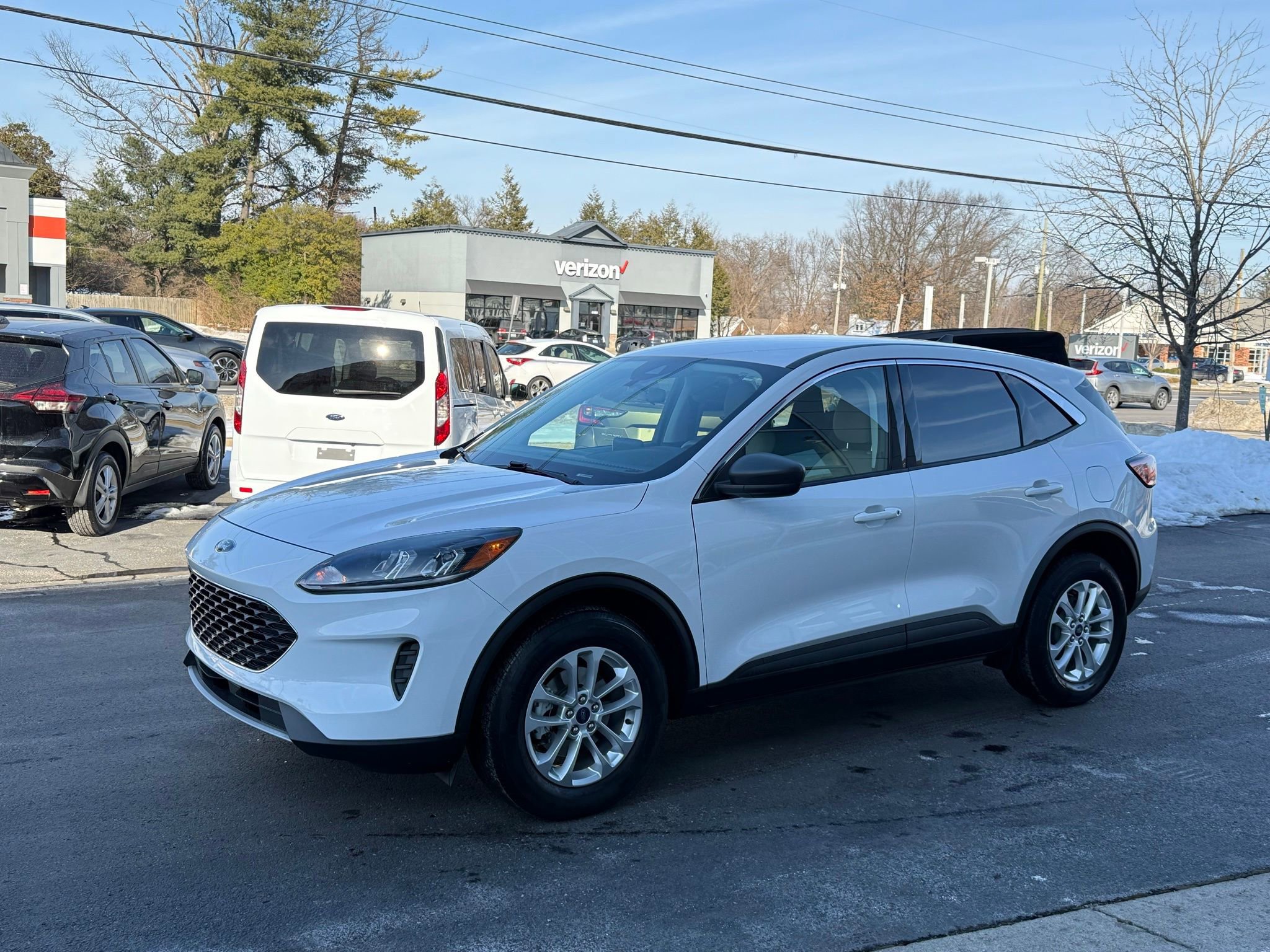 Used 2022 Ford Escape SE image 2