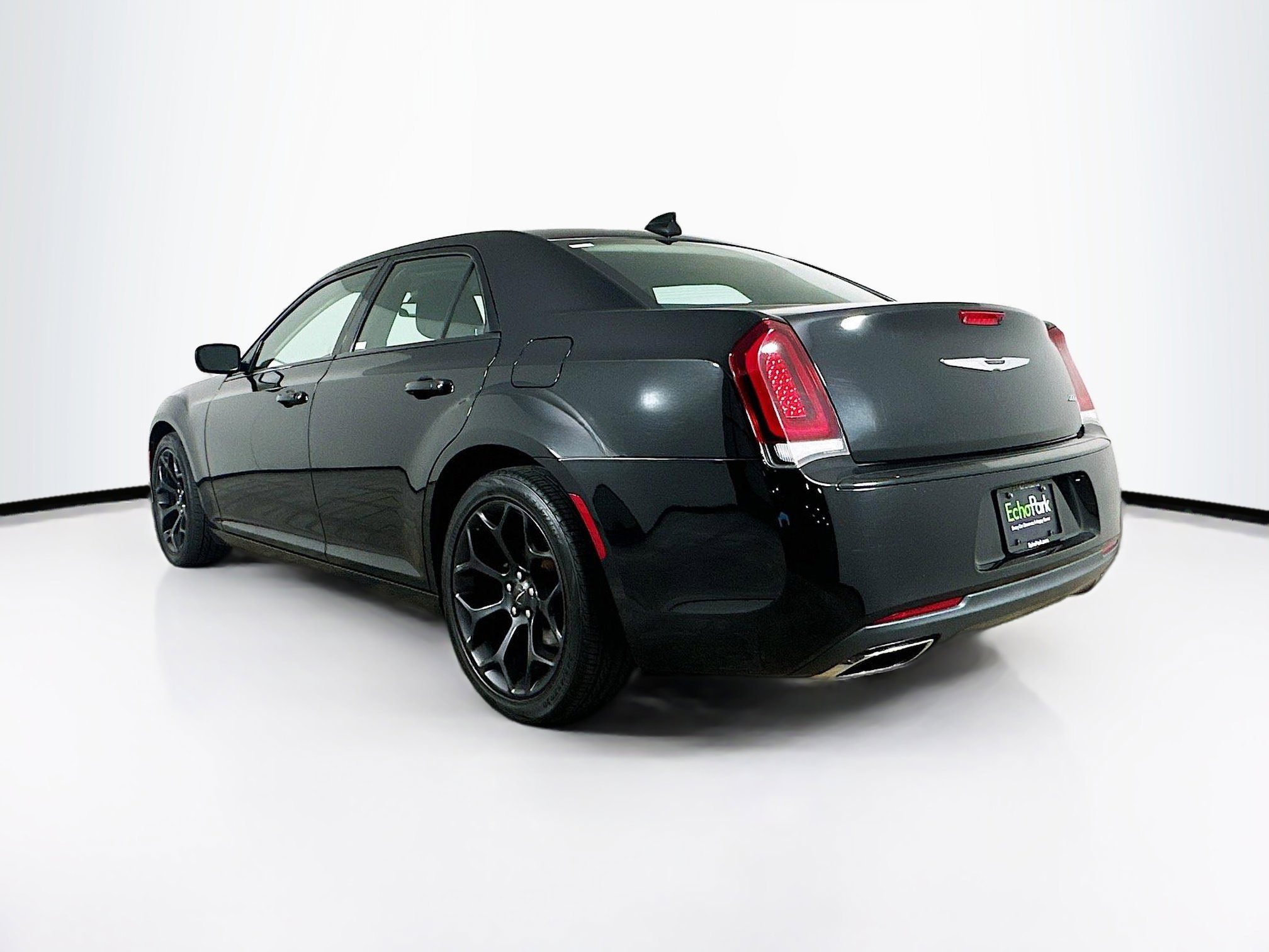 Used 2019 Chrysler 300 Touring w/ Sport Appearance Package image 5