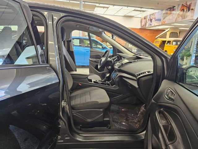 Used 2019 Ford Escape S image 31