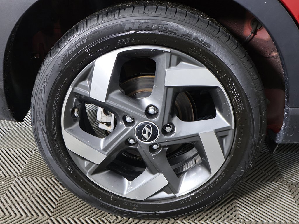 Used 2023 Hyundai Venue SEL image 18