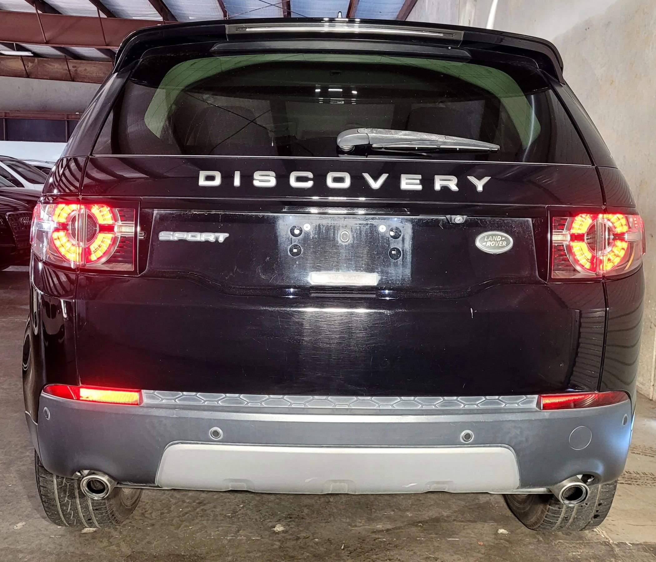 Used 2017 Land Rover Discovery Sport SE image 9
