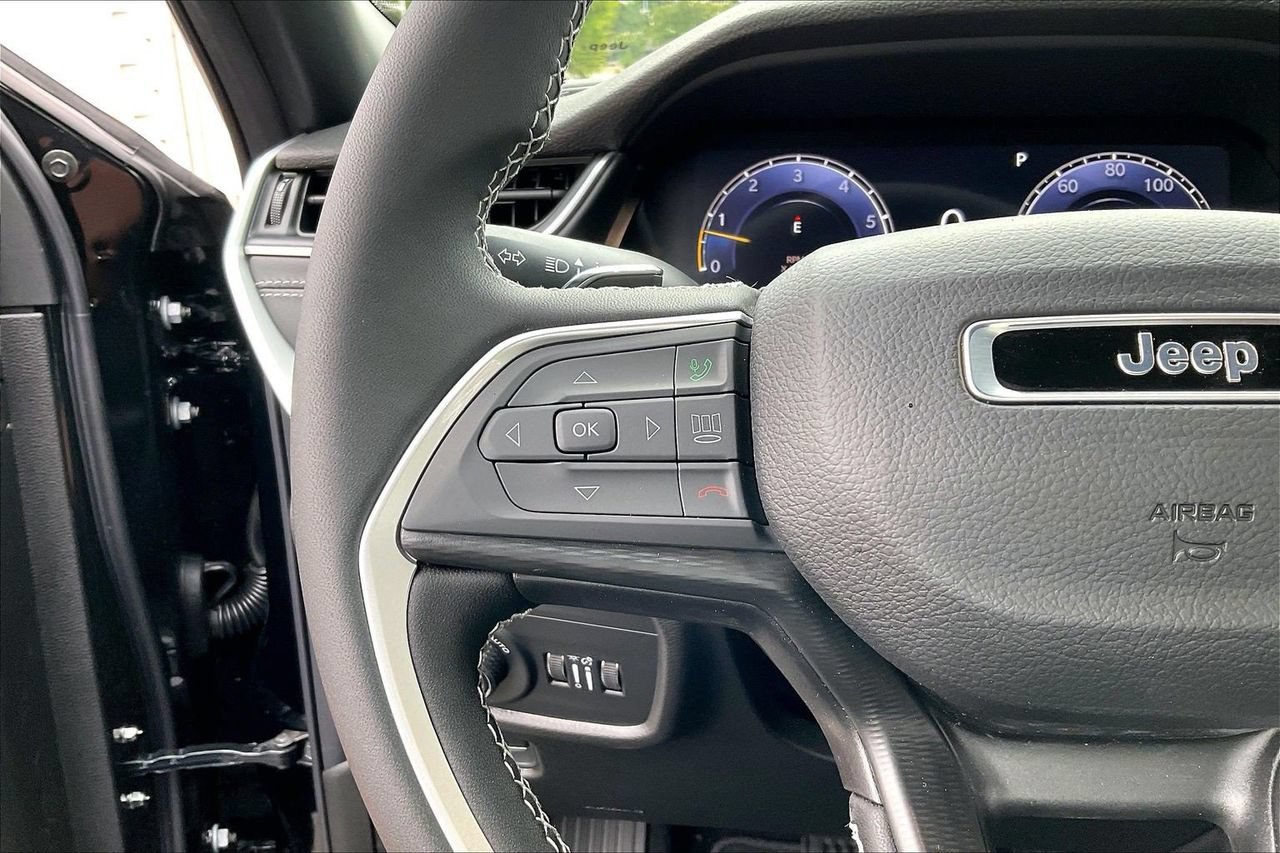 New 2027 Jeep Grand Cherokee Laredo RWD image 26