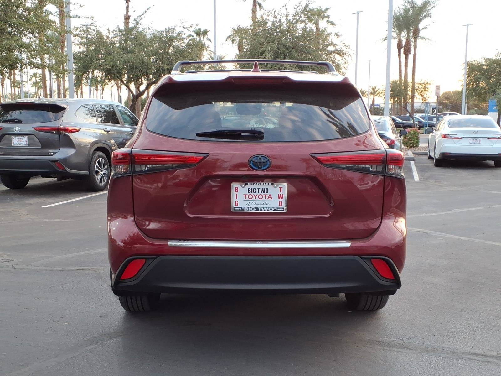 Used 2023 Toyota Highlander XLE w/ Protection Package #3 (TMS) AWD/4WD image 5