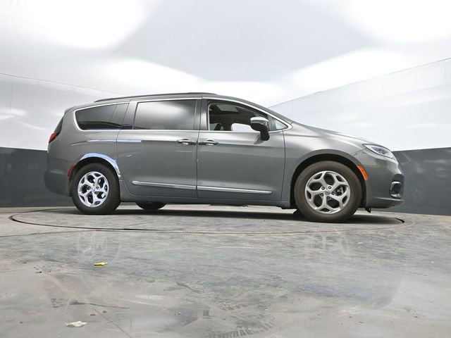 Used 2023 Chrysler Pacifica Limited FWD image 46