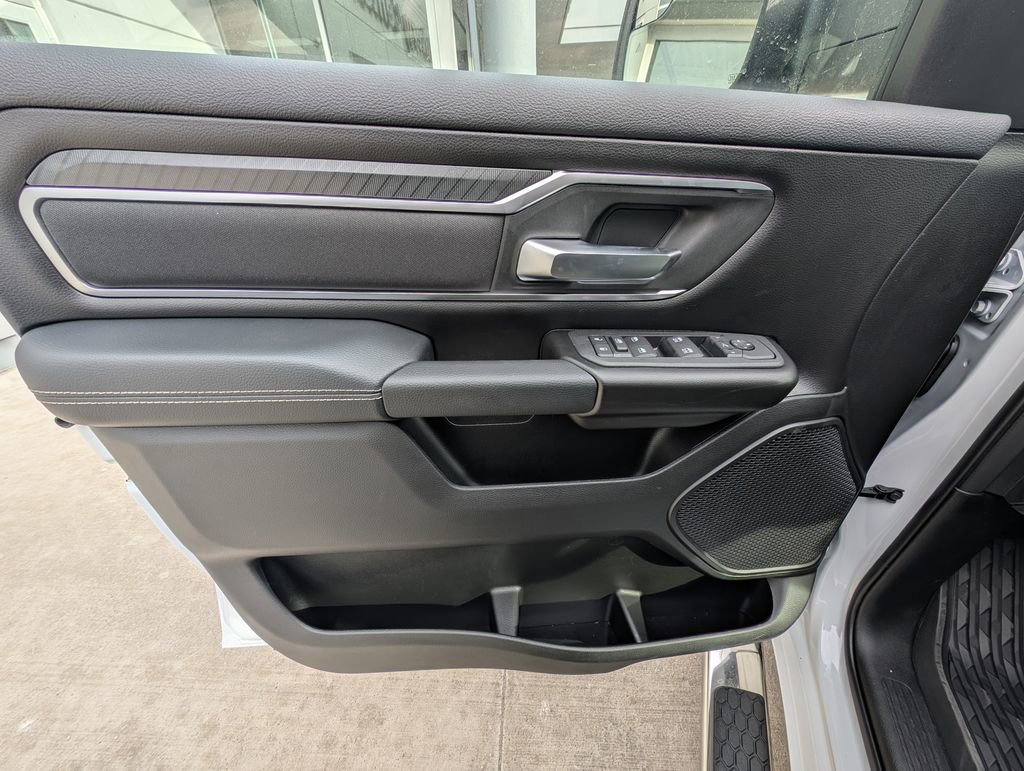 New 2026 RAM 1500 4x4 Crew Cab image 37