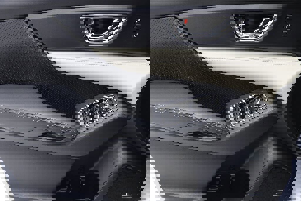 Used 2022 Subaru Ascent Limited w/ Technology Package image 16