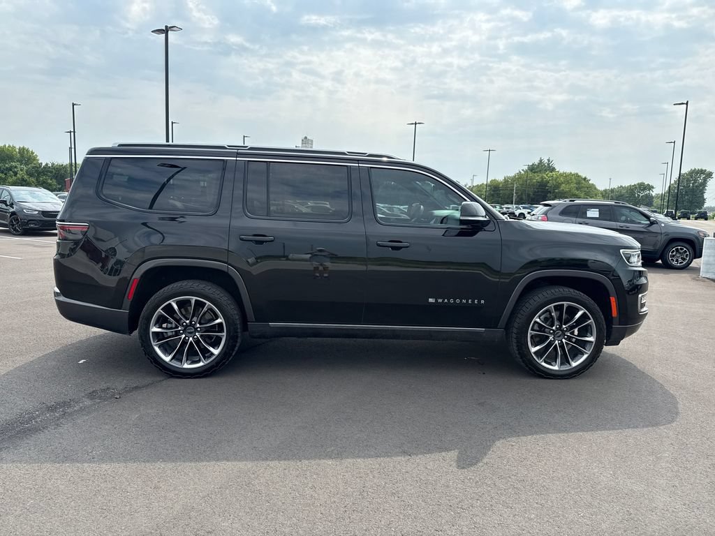 Used 2022 Jeep Wagoneer Series III w/ Premium Group I AWD/4WD image 6