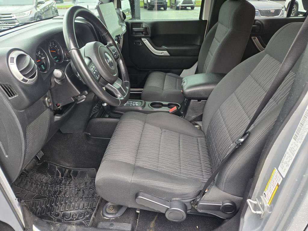 Used 2012 Jeep Wrangler Unlimited Sahara w/ Connectivity Group AWD/4WD image 14