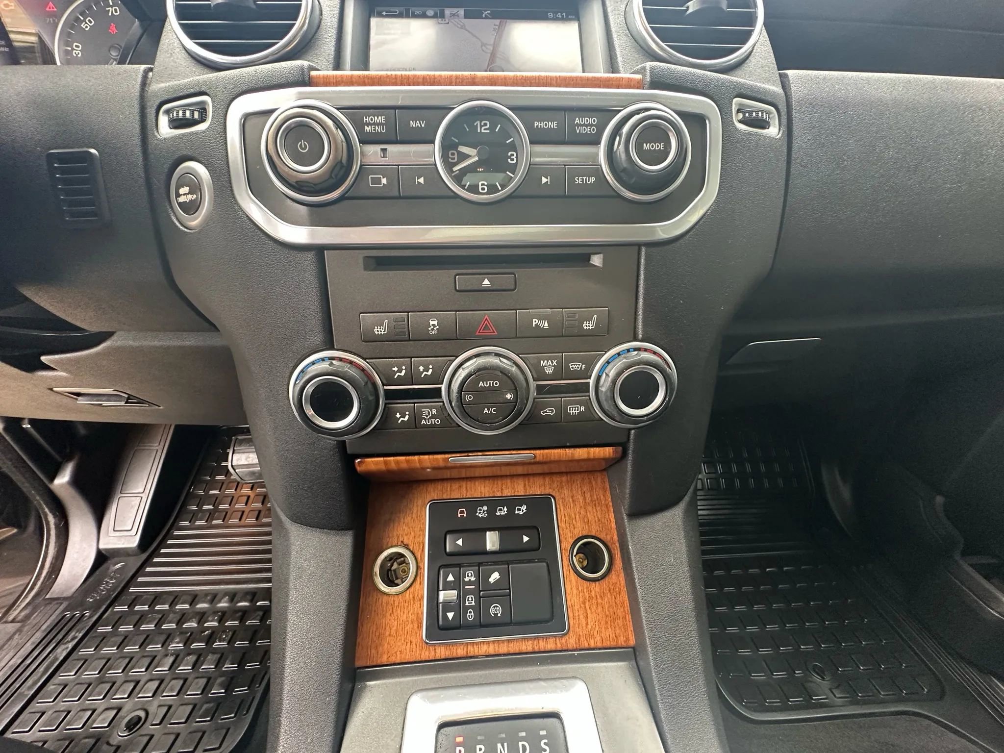 Used 2015 Land Rover LR4 HSE LUX image 31