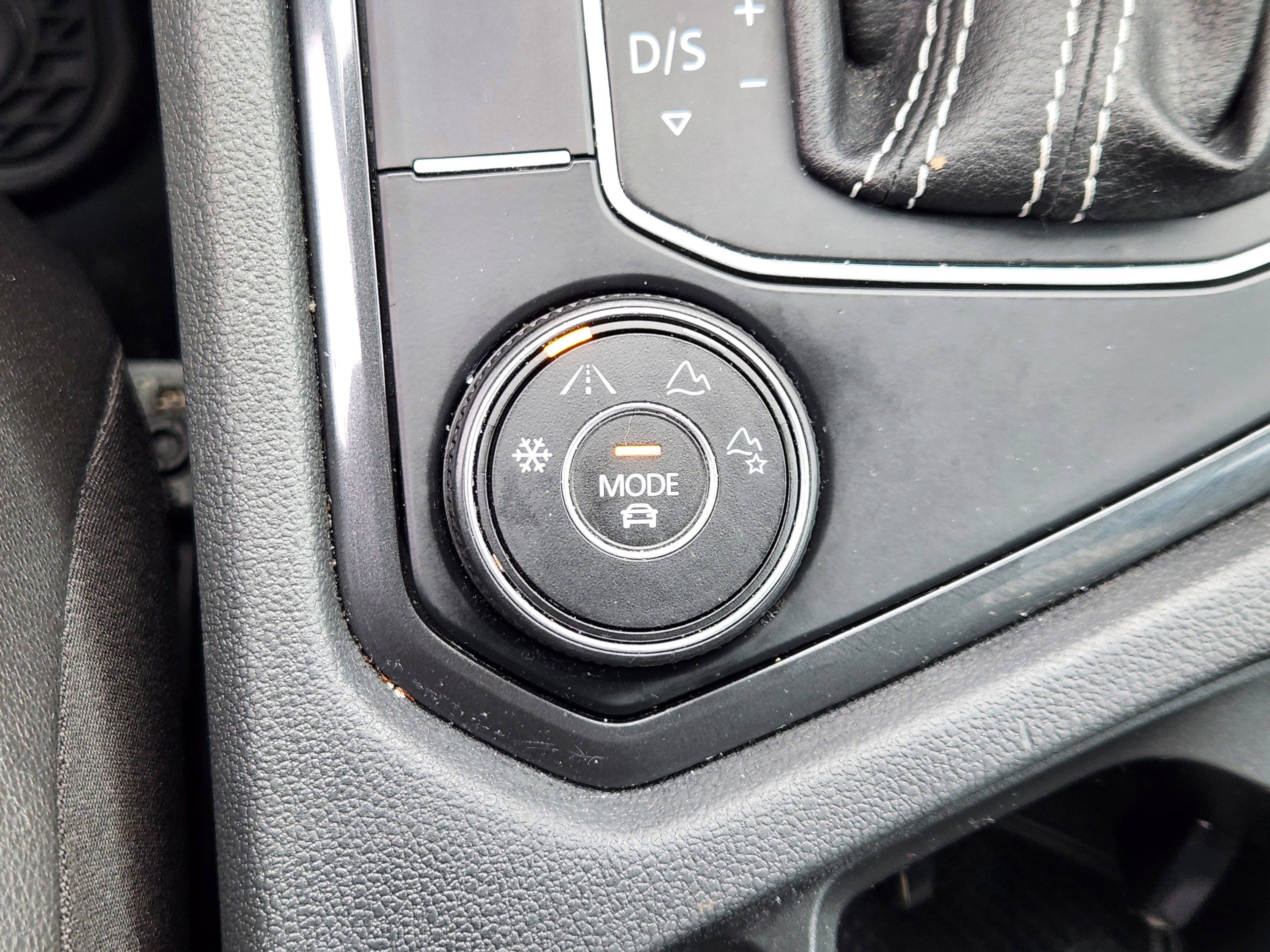 Used 2021 Volkswagen Tiguan SE R-Line w/ 3rd Row Seat Package image 23