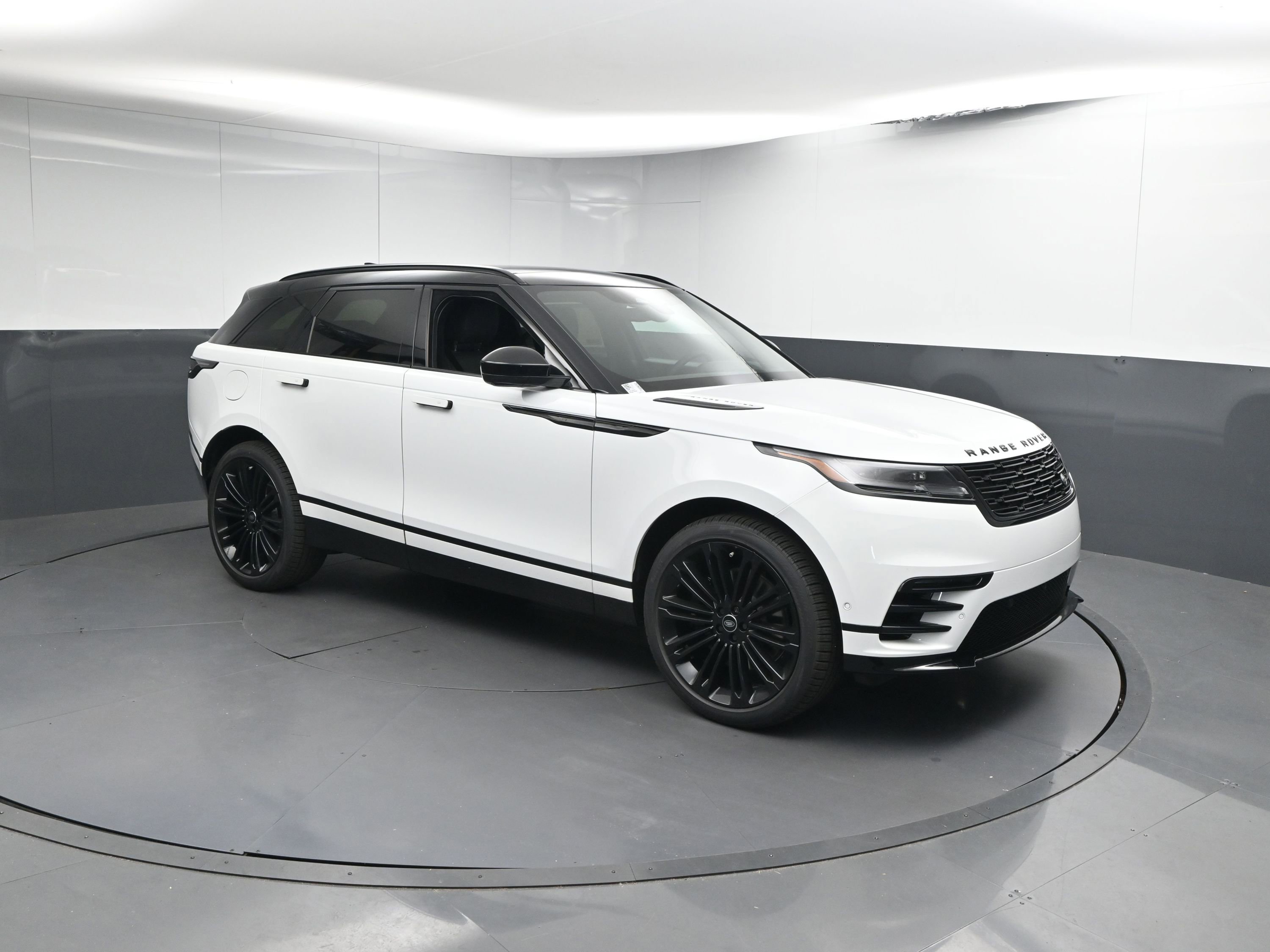 New 2026 Land Rover Range Rover Velar Dynamic SE image 24