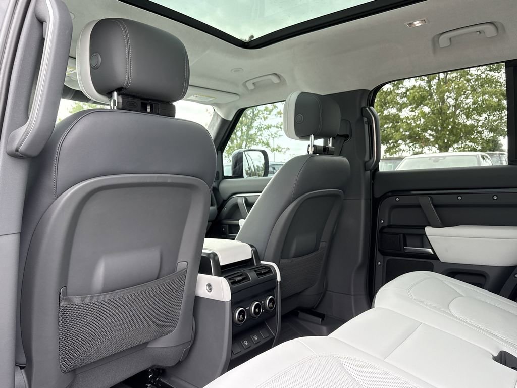 Used 2025 Land Rover Defender 110 V8 image 11