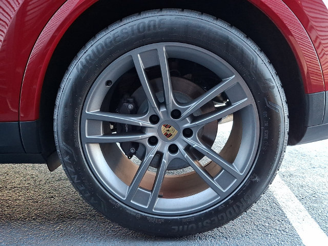 Certified 2024 Porsche Cayenne AWD/4WD image 14