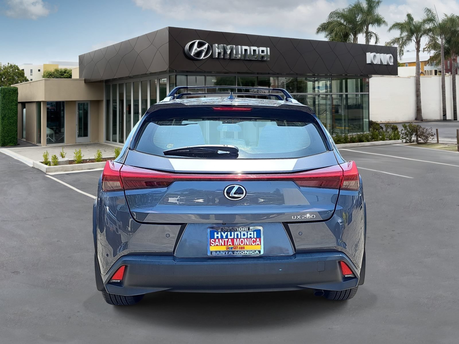 Used 2022 Lexus UX 200 w/ Accessory Package (Z1) FWD image 4