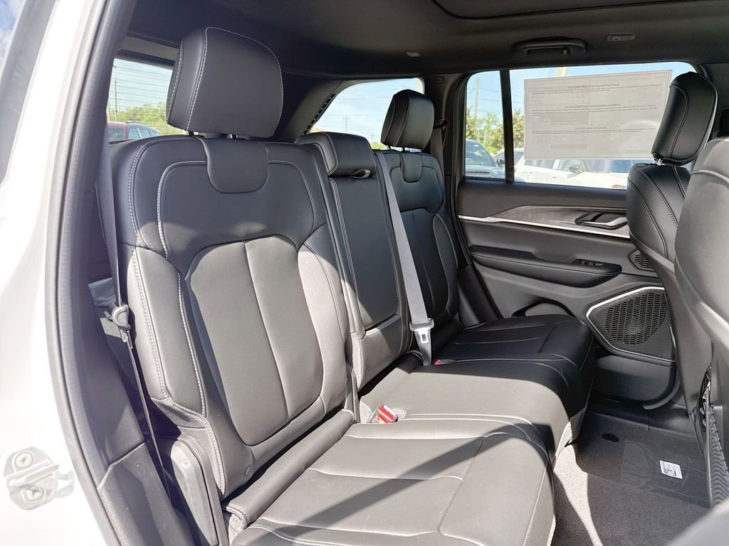 New 2026 Jeep Grand Cherokee Limited RWD image 23