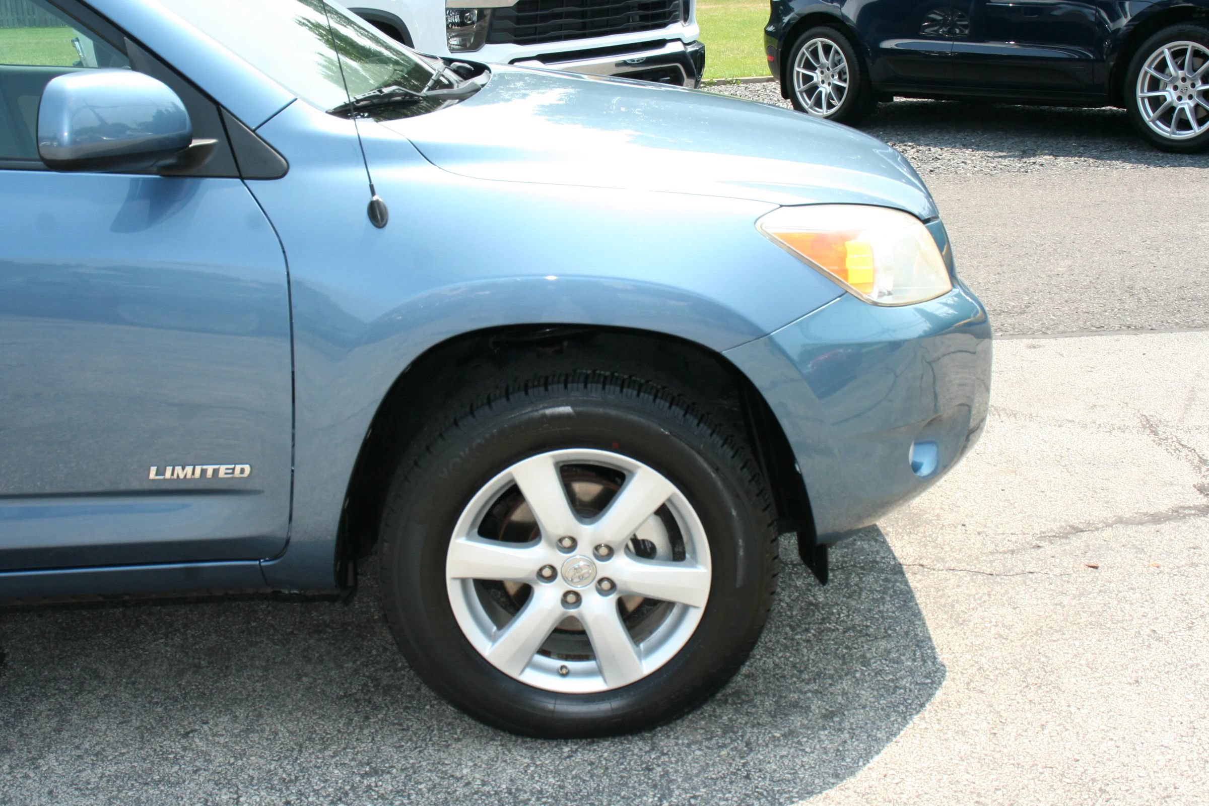 Used 2006 Toyota RAV4 Limited AWD/4WD image 25