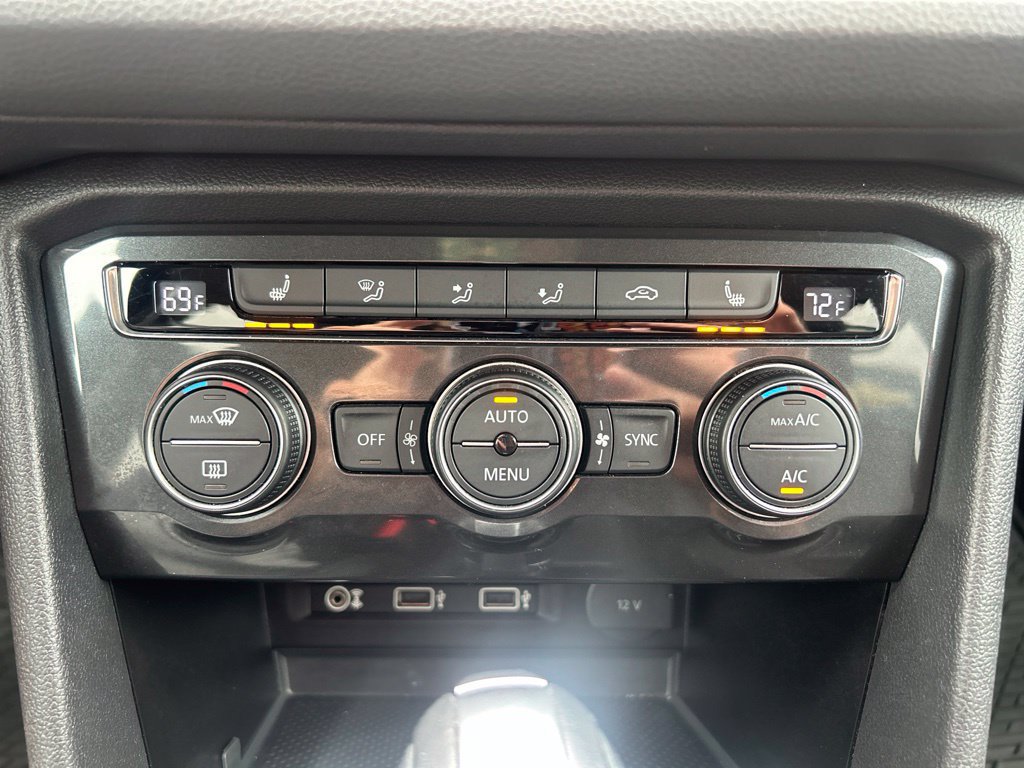 Used 2018 Volkswagen Tiguan SE AWD/4WD image 28