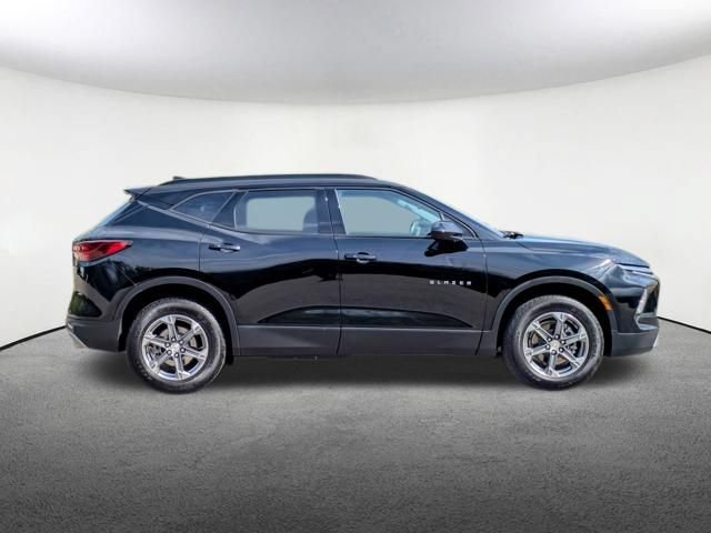 Used 2023 Chevrolet Blazer LT w/ Convenience Package AWD/4WD image 4
