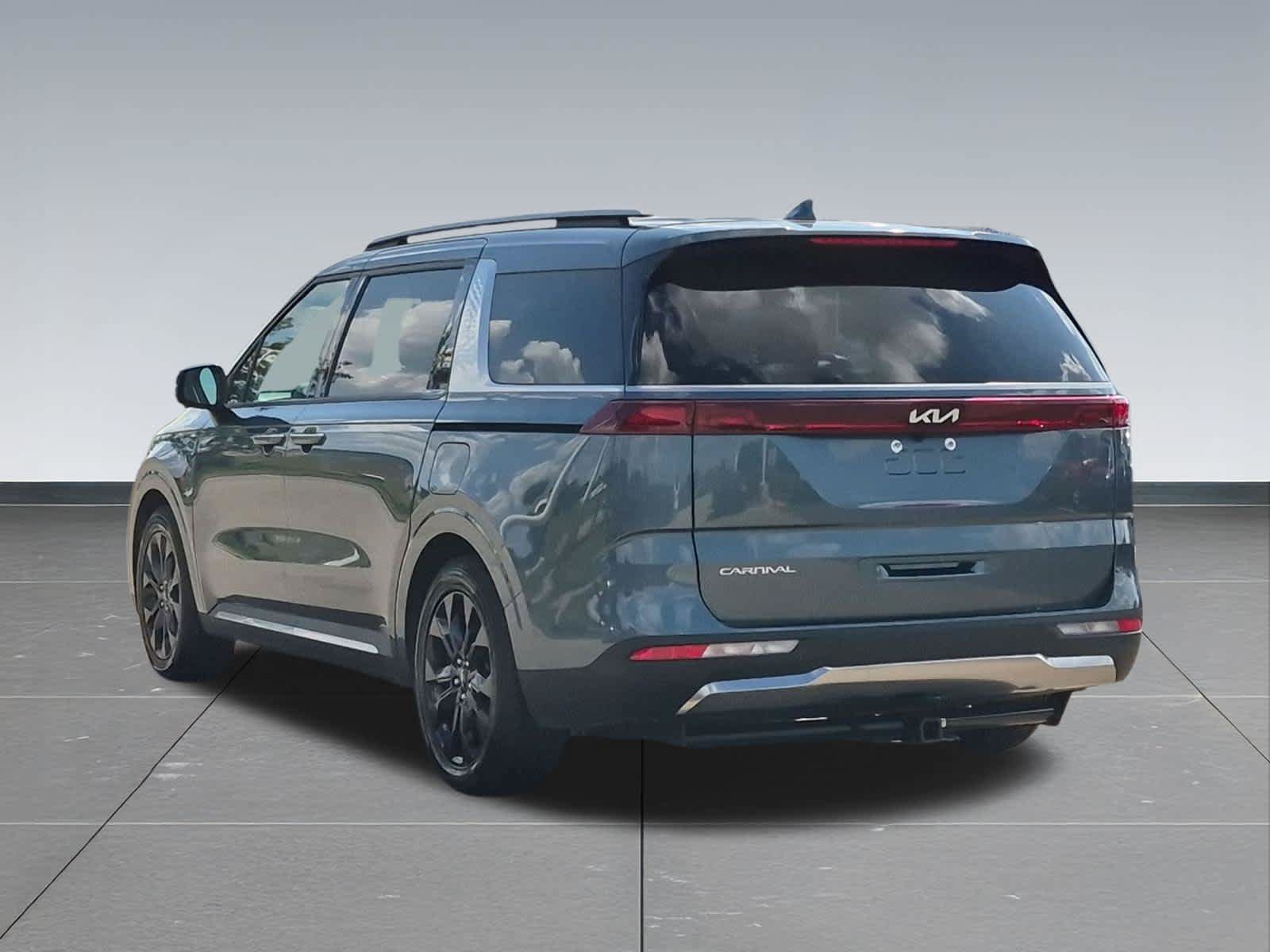 Used 2024 Kia Carnival SX FWD image 4