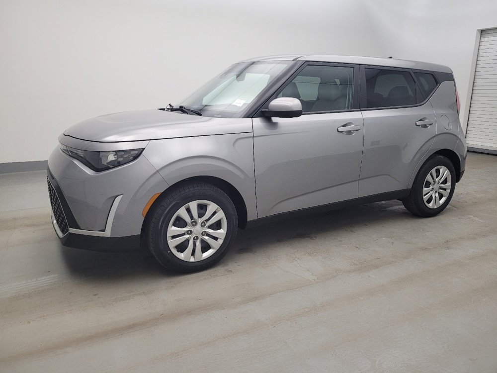 Used 2025 Kia Soul LX FWD image 2