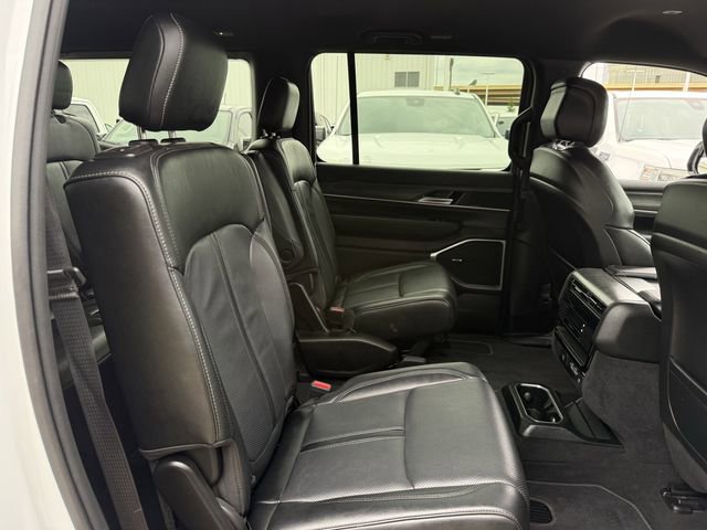 Used 2024 Jeep Wagoneer Series II AWD/4WD image 32