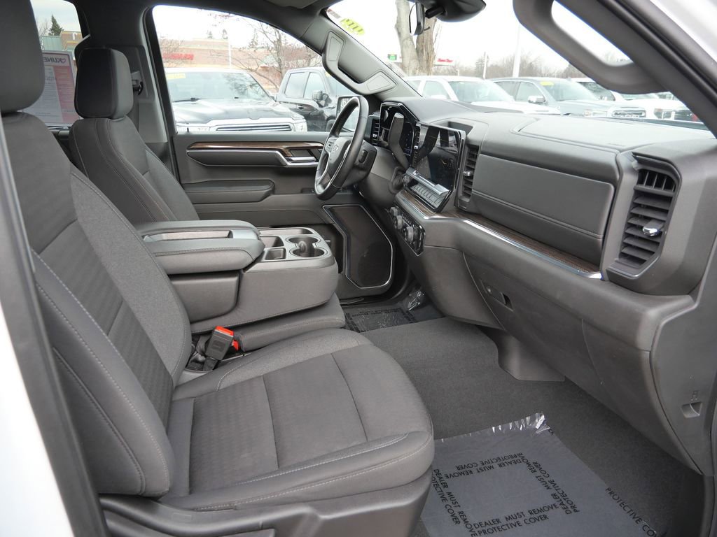 Used 2023 Chevrolet Silverado 1500 RST w/ Redline Edition AWD/4WD image 14