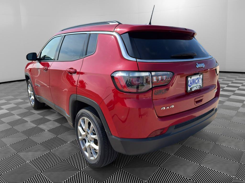Used 2023 Jeep Compass Latitude AWD/4WD image 3
