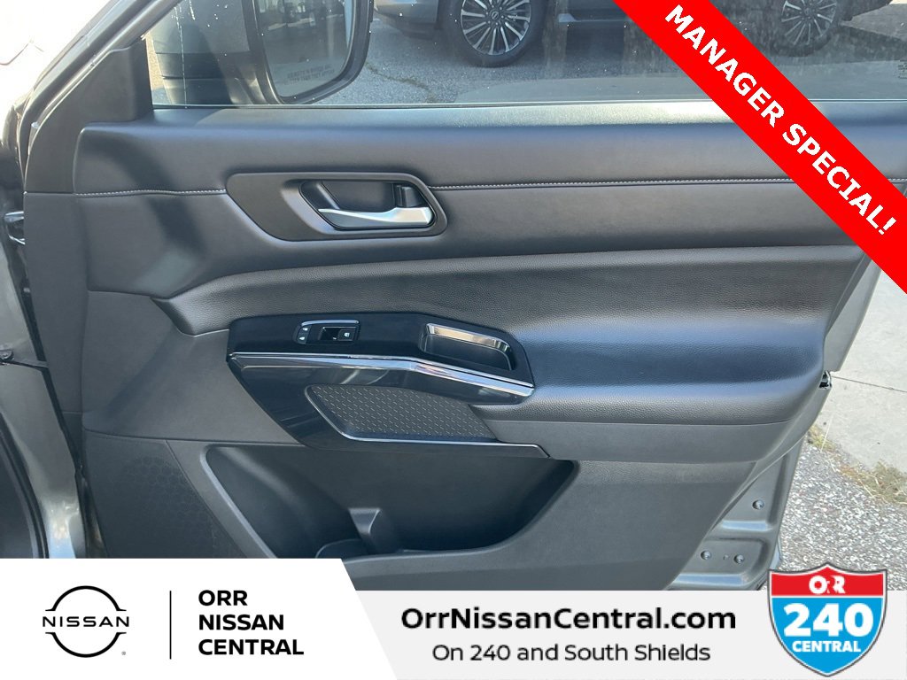 Used 2022 Nissan Pathfinder SV image 10