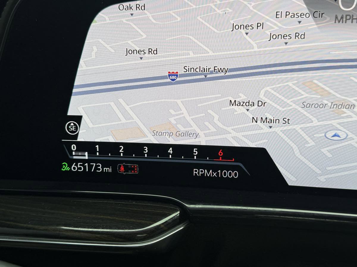 Used 2021 Cadillac Escalade Premium Luxury image 28