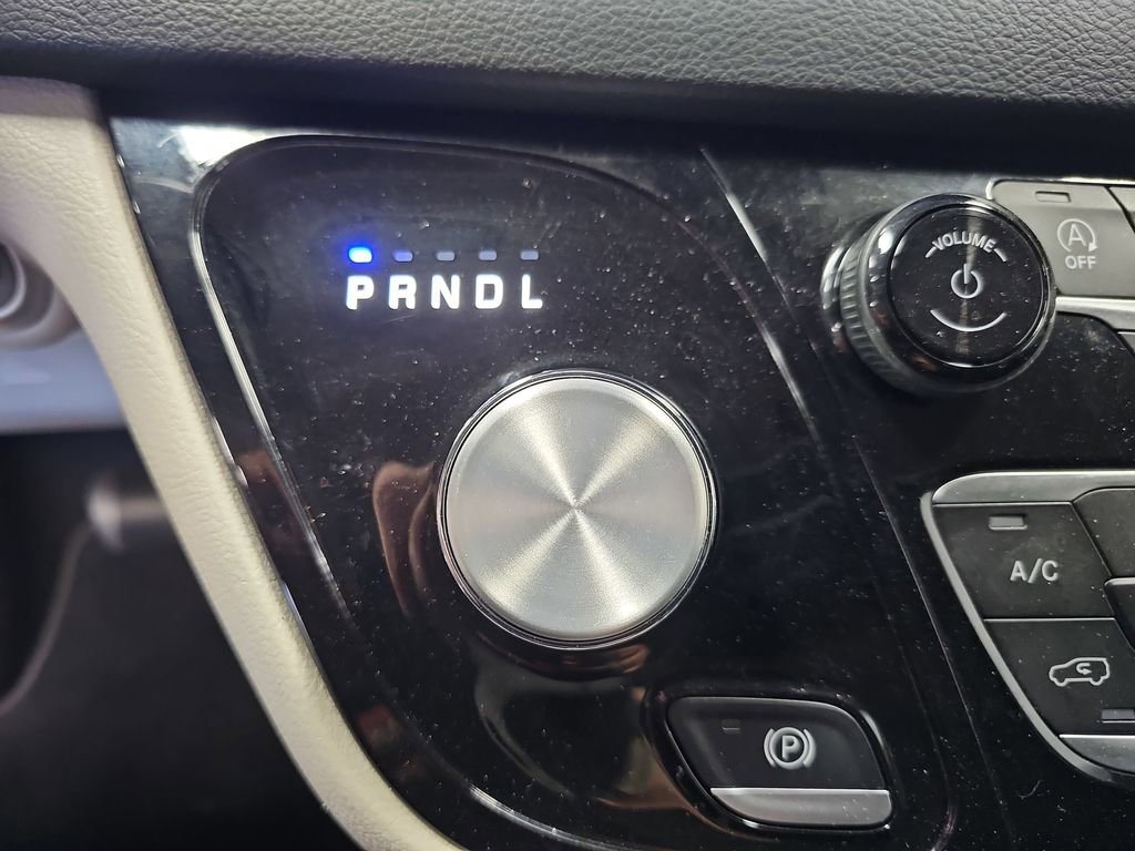 Used 2023 Chrysler Pacifica Touring-L FWD image 24