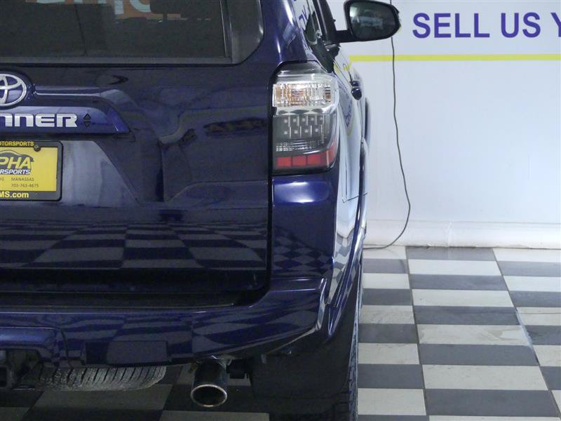 Used 2020 Toyota 4Runner SR5 Premium w/ Moonroof Package AWD/4WD image 32