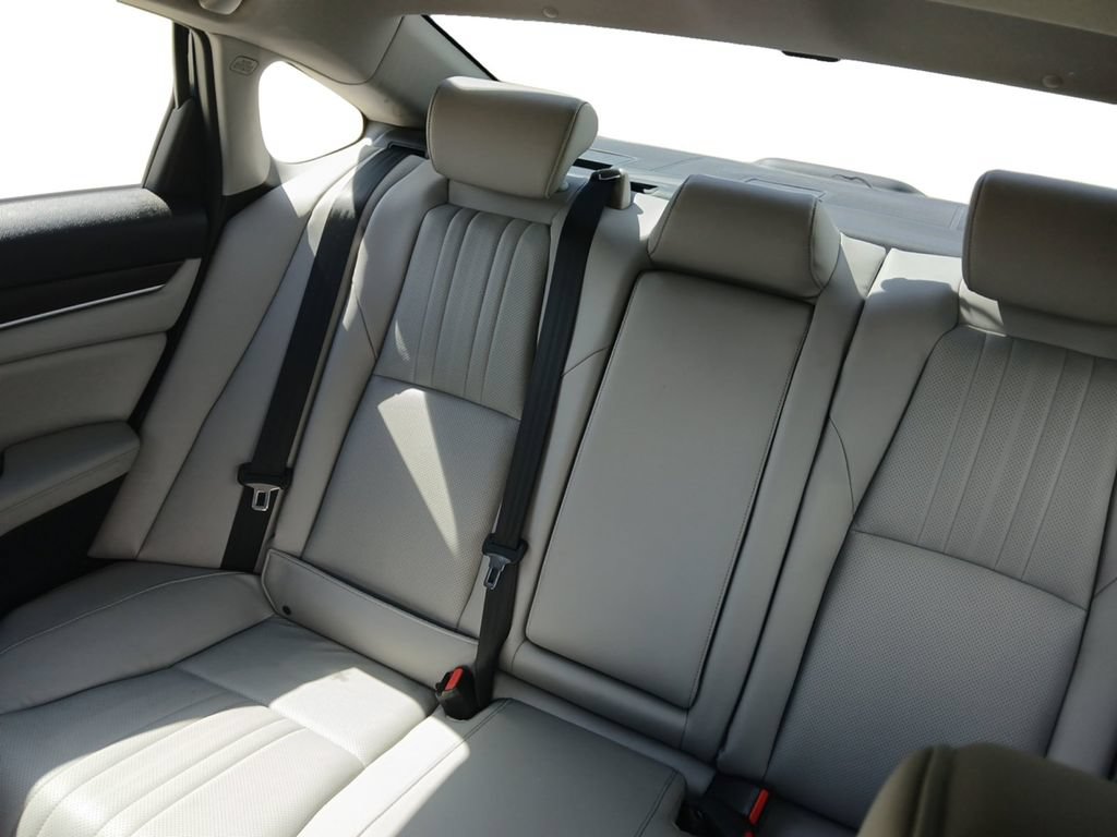 Used 2018 Honda Accord Touring image 12