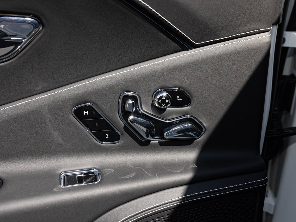 Used 2025 Bentley Flying Spur Plug-In Hybrid AWD/4WD image 54