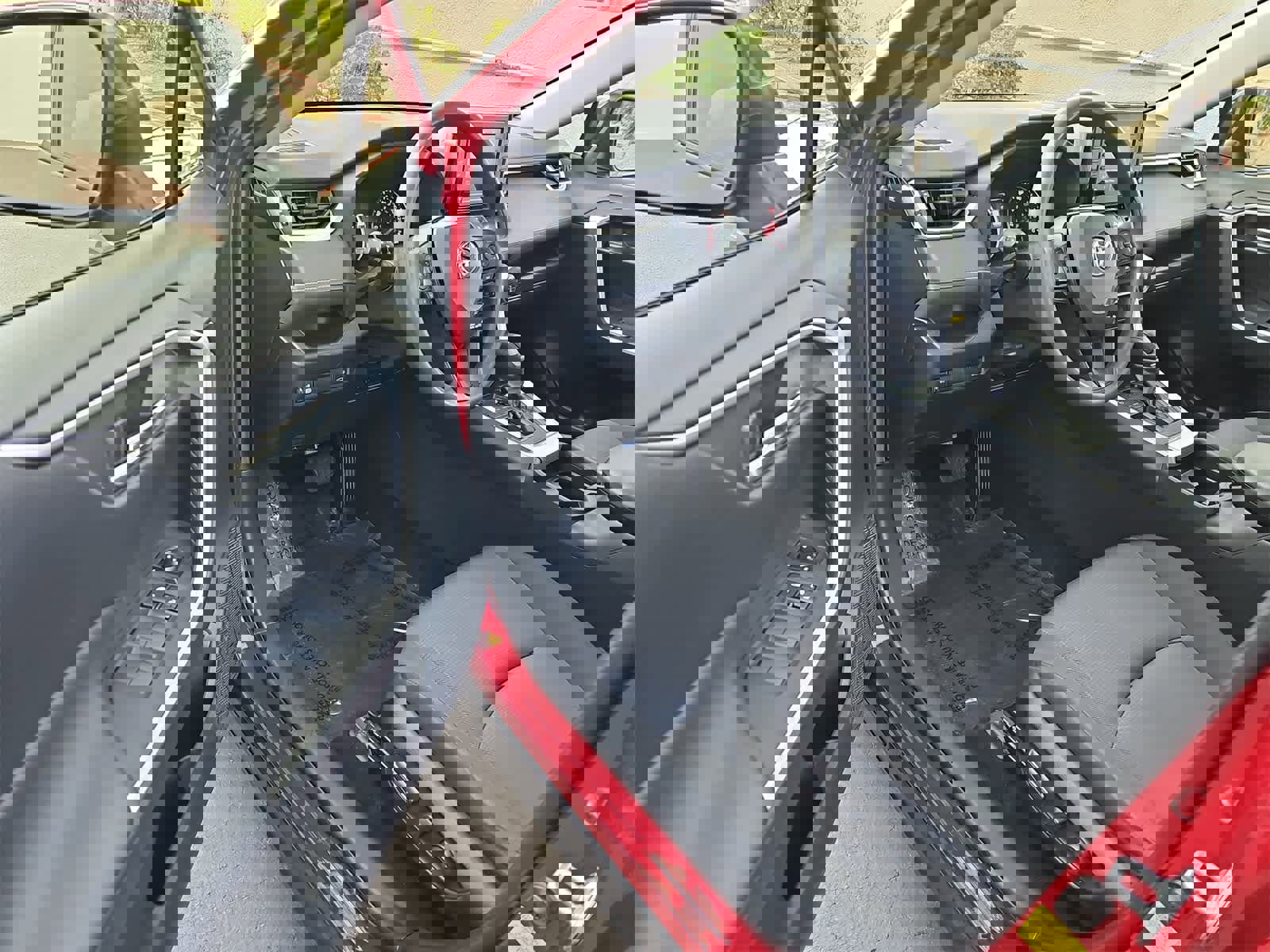 Used 2019 Toyota RAV4 XLE image 10