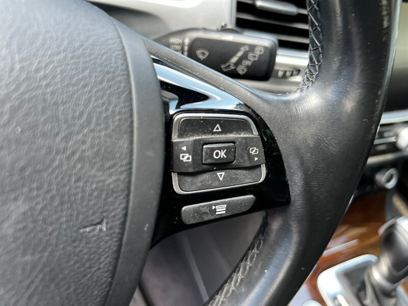 Used 2016 Volkswagen Touareg VR6 AWD/4WD image 32