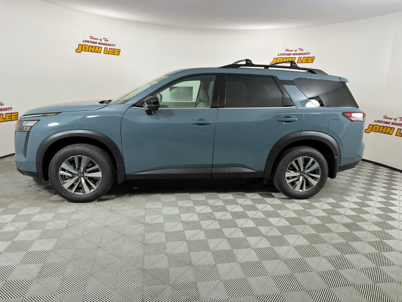 New 2026 Nissan Pathfinder SL FWD image 2