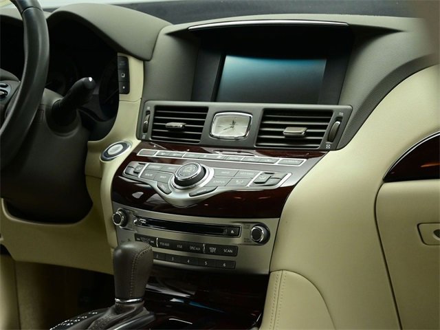 Used 2017 INFINITI Q70 3.7 image 41