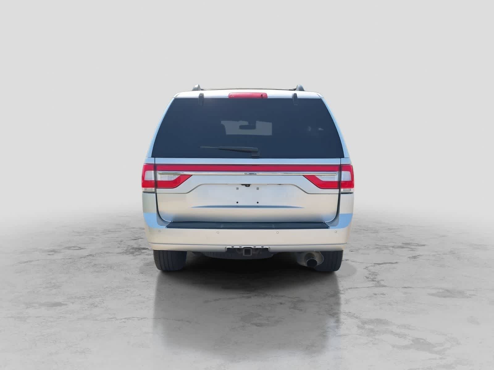Used 2017 Lincoln Navigator Select AWD/4WD image 7