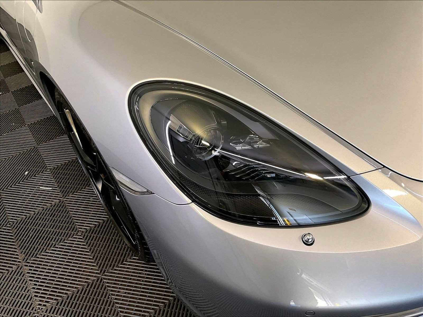 Certified 2024 Porsche 718 Cayman RWD image 12