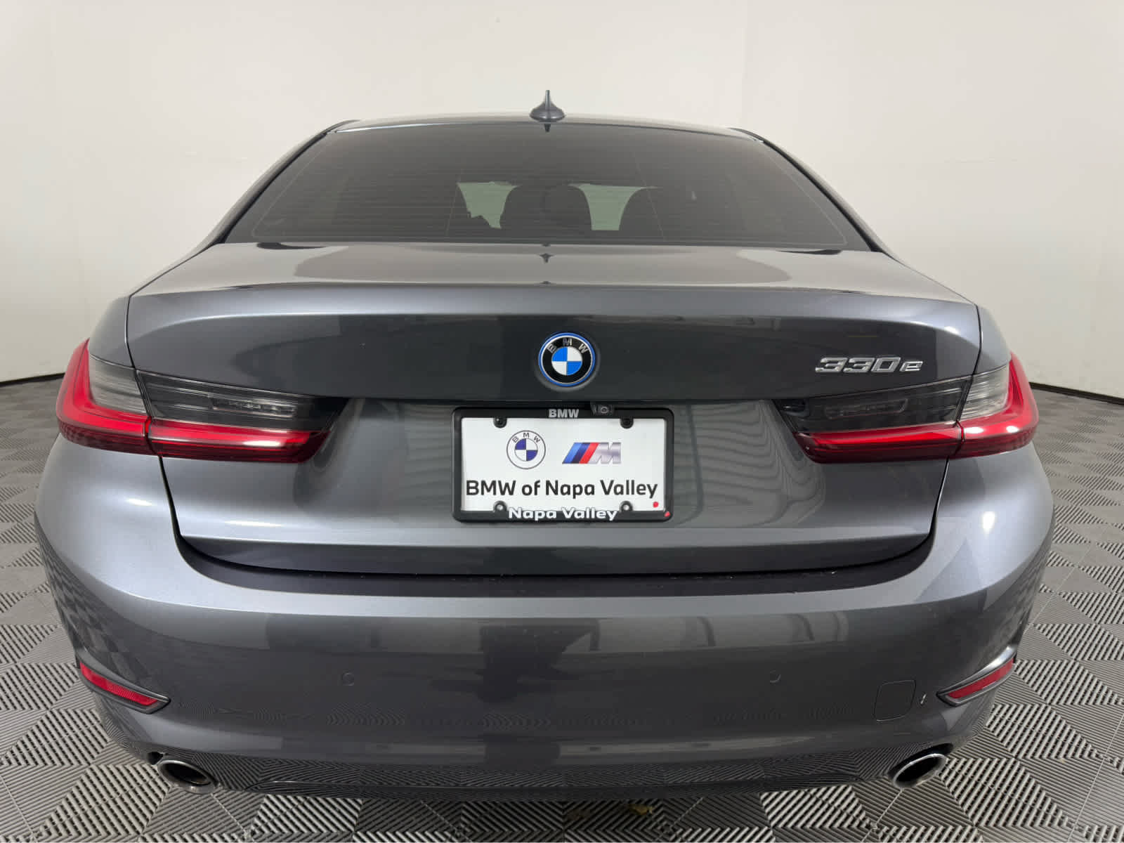 Used 2022 BMW 330e w/ Driving Assistance Package RWD image 4