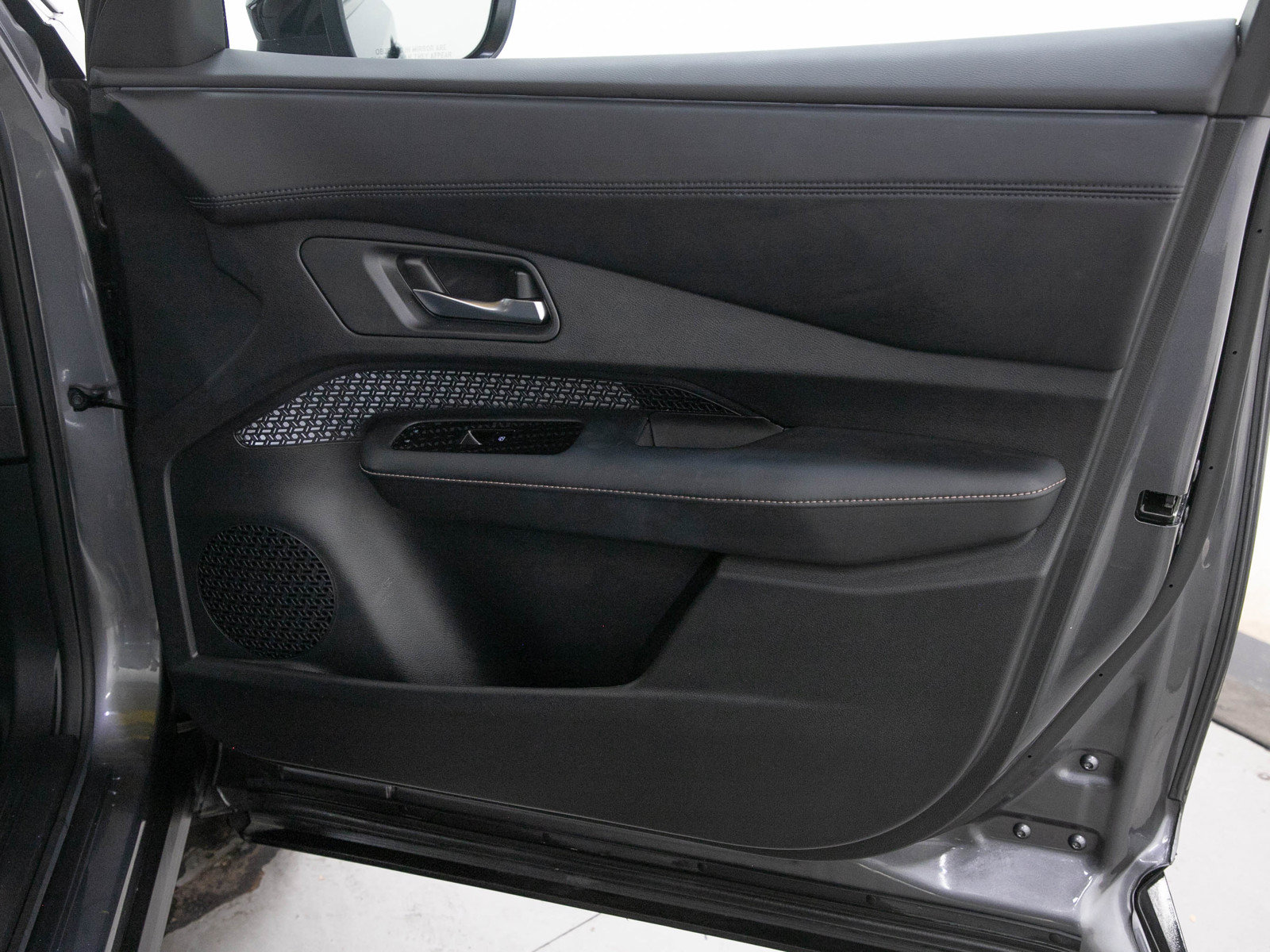 Used 2023 Nissan Ariya FWD image 9