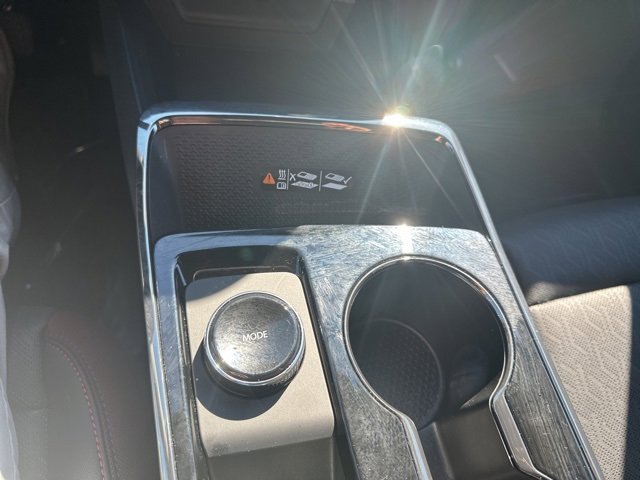 Certified 2025 Chevrolet Equinox RS w/ Safety and Technology Package image 17