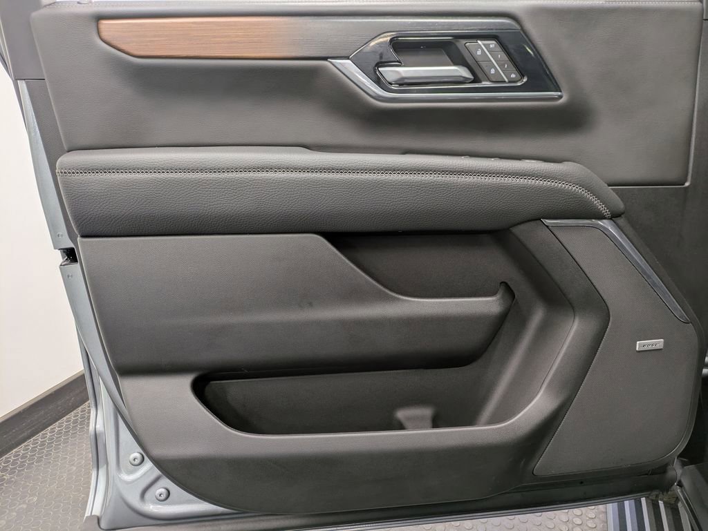 Used 2026 GMC Yukon Denali w/ Sun & Power Step Package AWD/4WD image 8