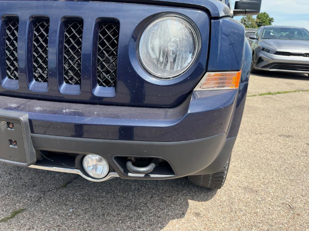 Used 2013 Jeep Patriot Latitude w/ Freedom Edition Pkg AWD/4WD image 6