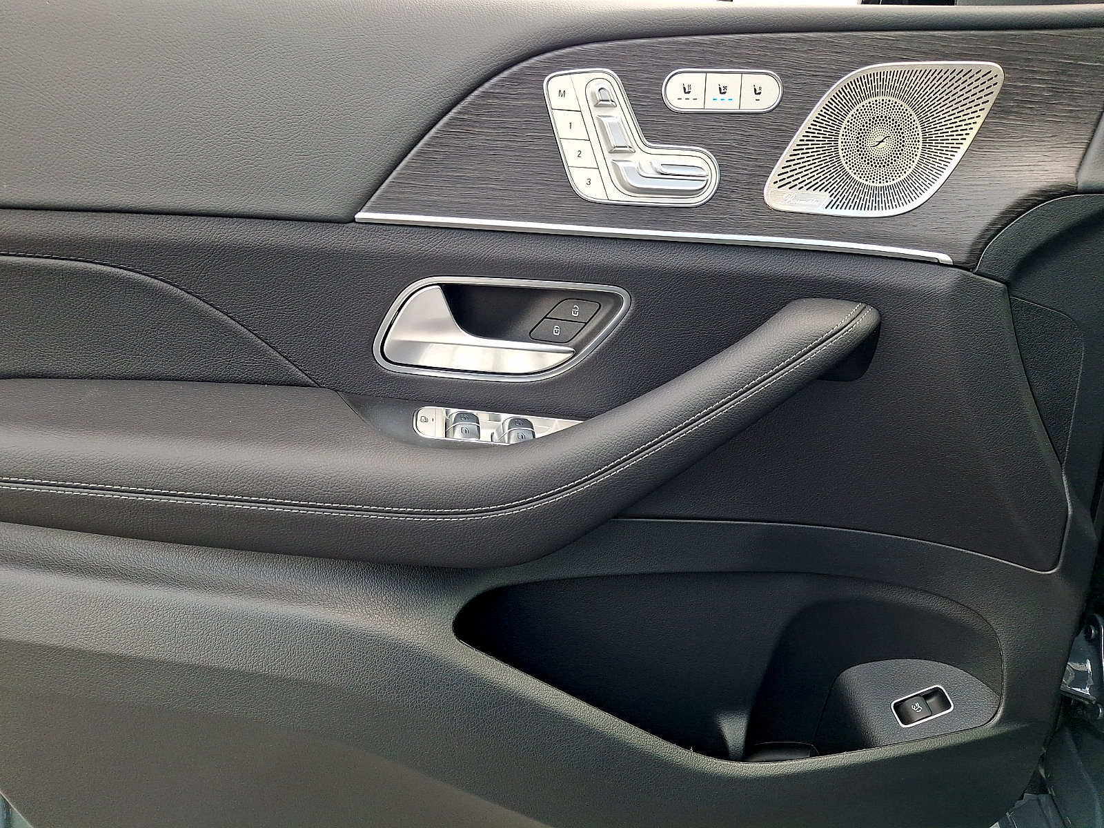 New 2027 Mercedes-Benz GLS 450 4MATIC image 9