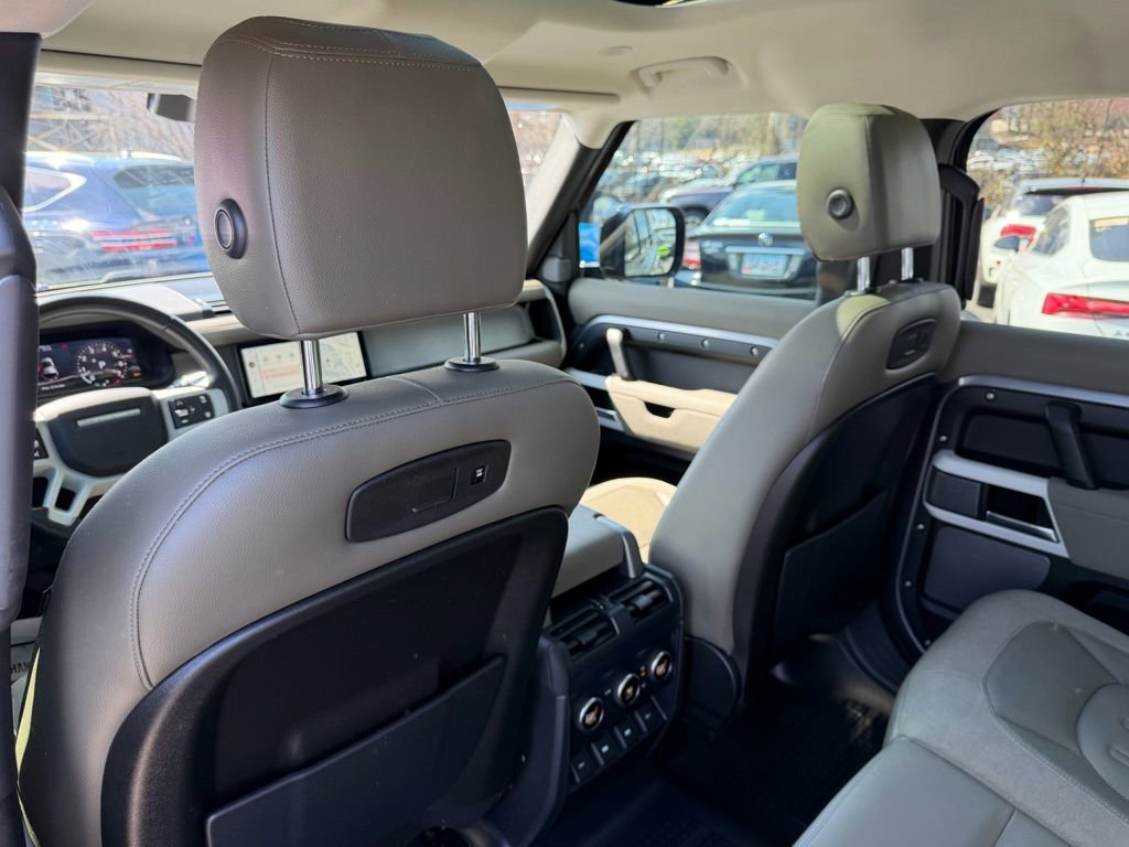 Used 2020 Land Rover Defender 110 SE image 19