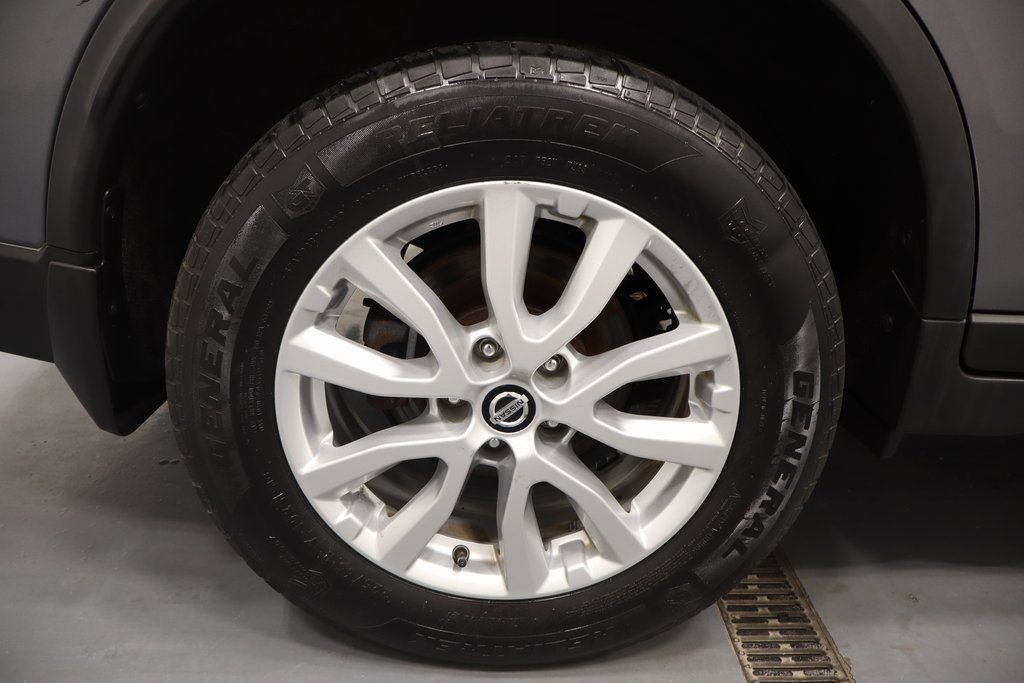 Used 2018 Nissan Rogue SV image 26