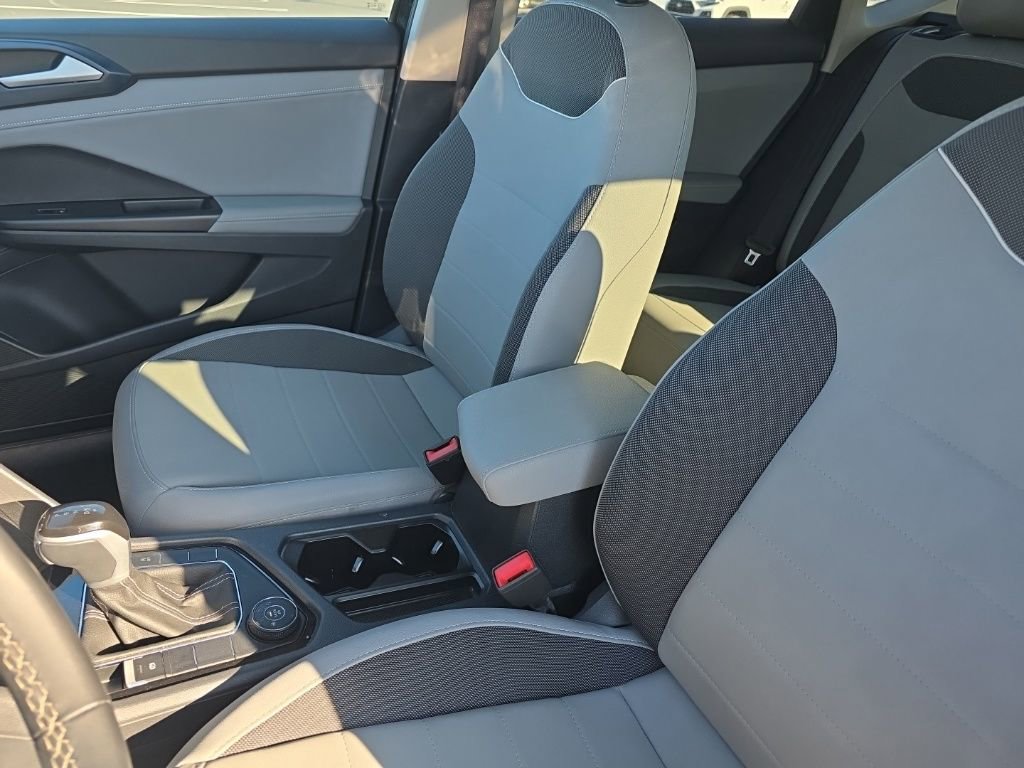 Used 2024 Volkswagen Taos SE image 18